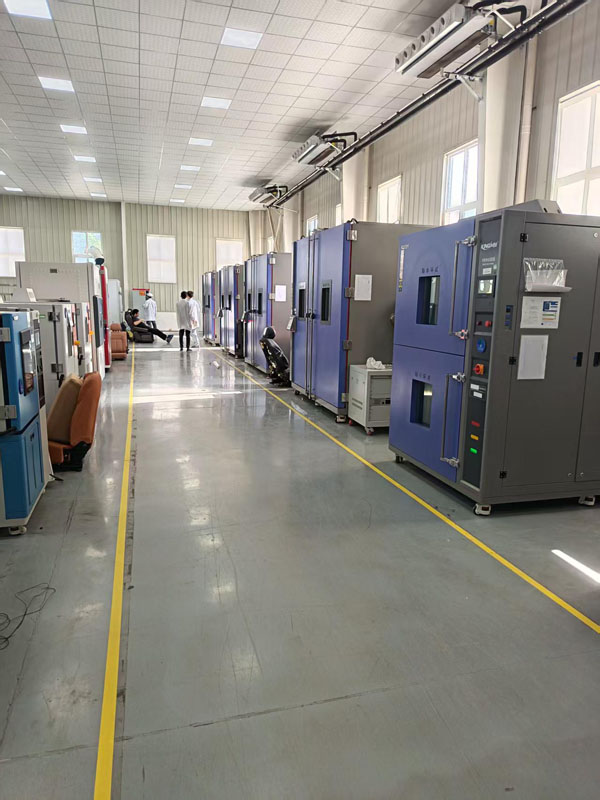 高低温试验箱款式多样